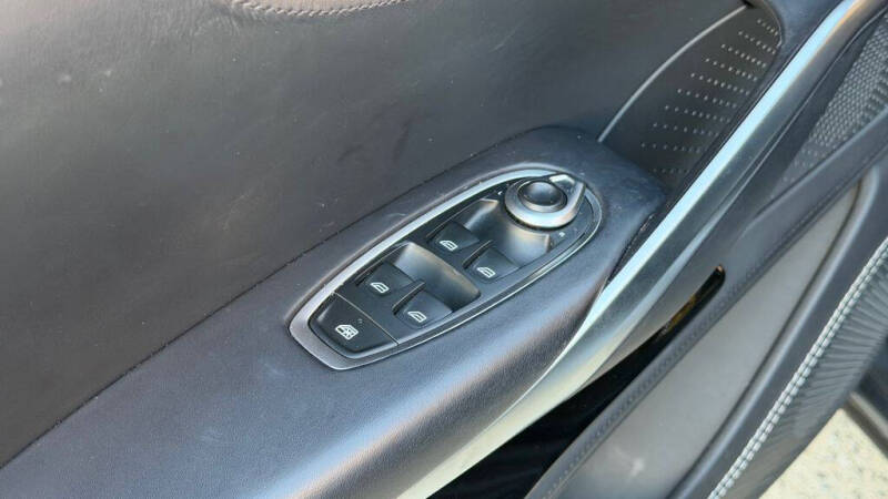 2022 Aston Martin DBX