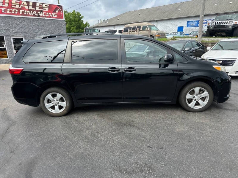 2016 Toyota Sienna LE 8-Passenger
