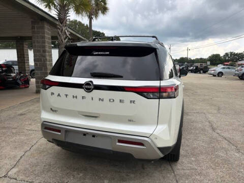 2024 Nissan Pathfinder SL