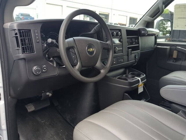 2025 Chevrolet Express 2500