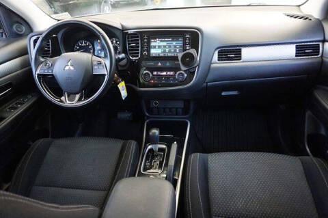 2017 Mitsubishi Outlander ES