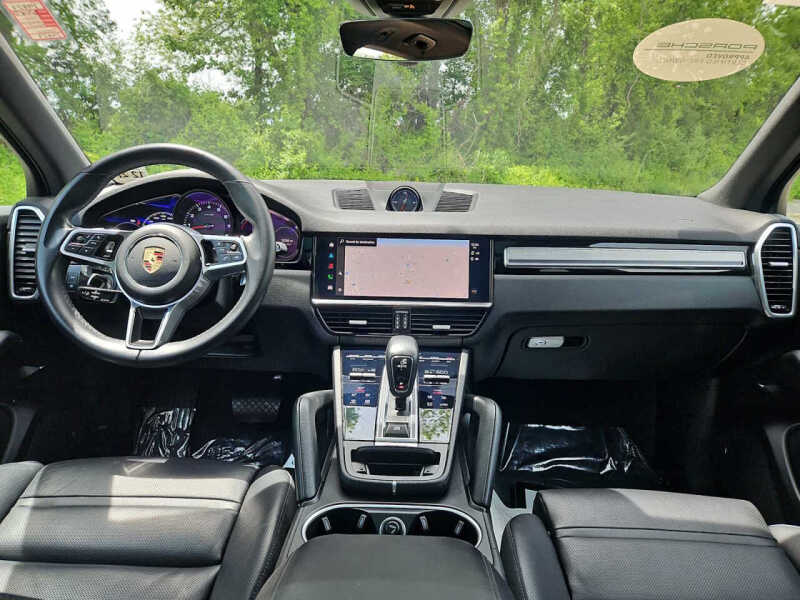 2023 Porsche Cayenne Platinum Edition