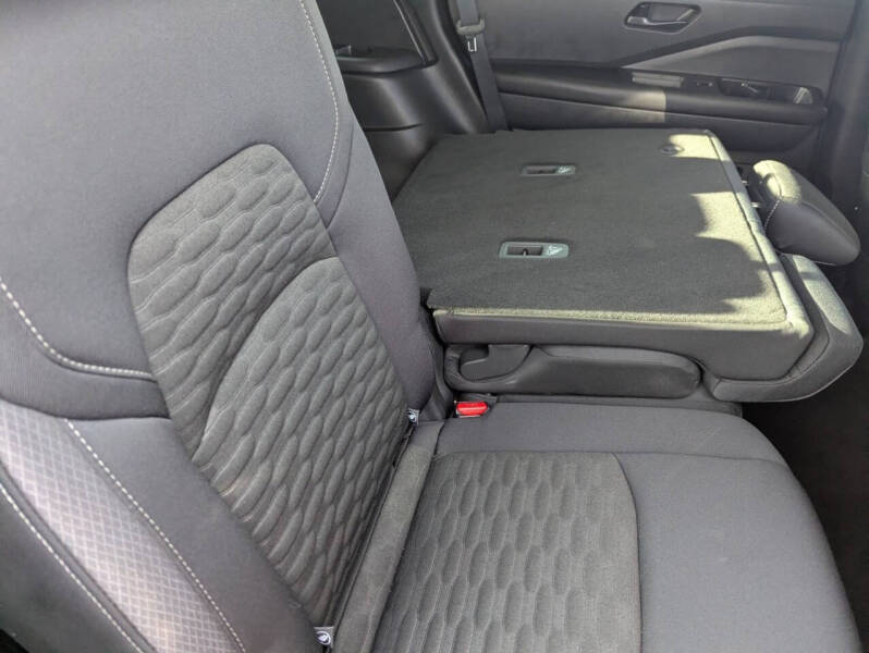 2024 Nissan Pathfinder SV