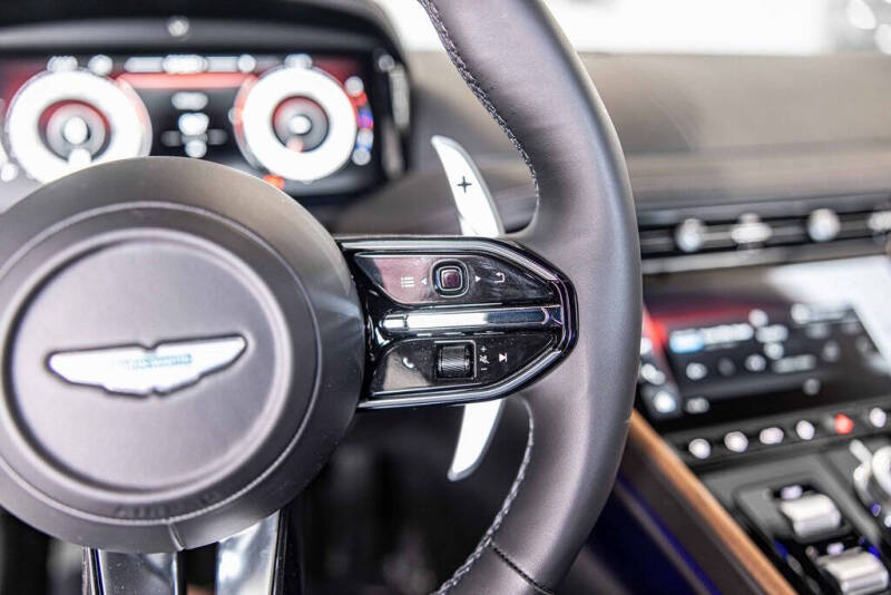 2025 Aston Martin DB12 V8