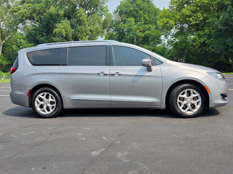 2017 Chrysler Pacifica Touring-L Plus