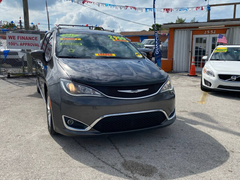 2017 Chrysler Pacifica Touring Plus