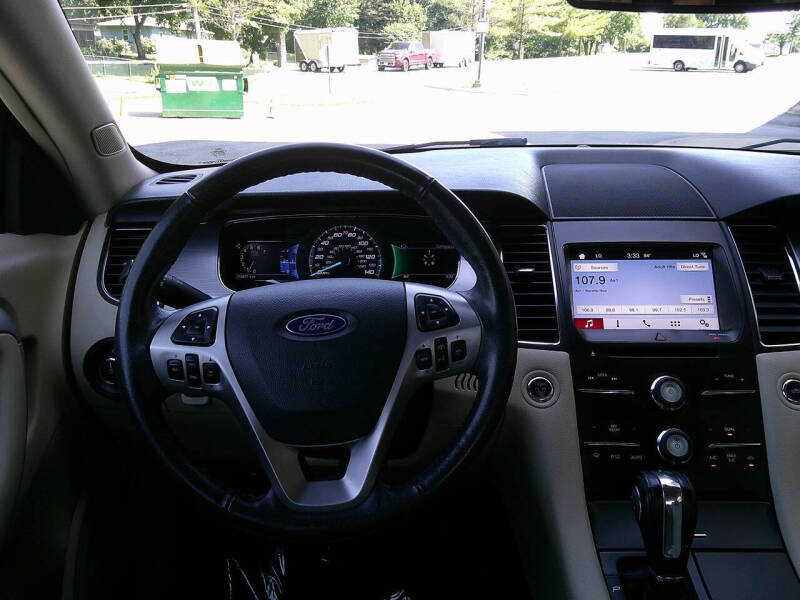 2016 Ford Taurus SEL
