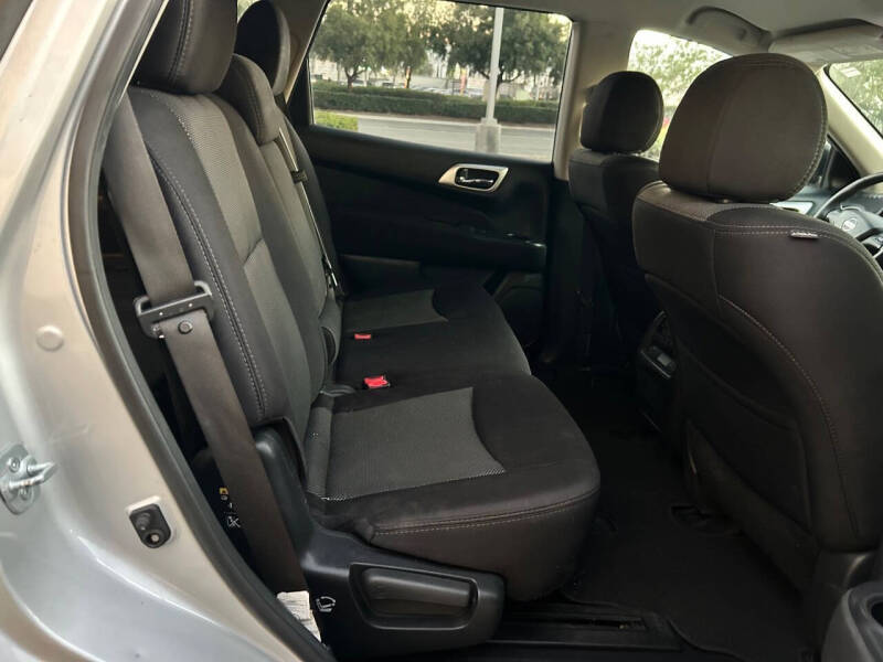 2017 Nissan Pathfinder SV