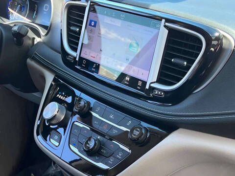 2022 Chrysler Pacifica Touring L