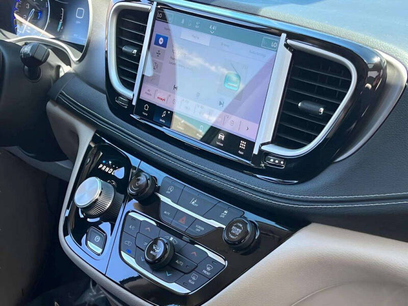 2022 Chrysler Pacifica Touring L
