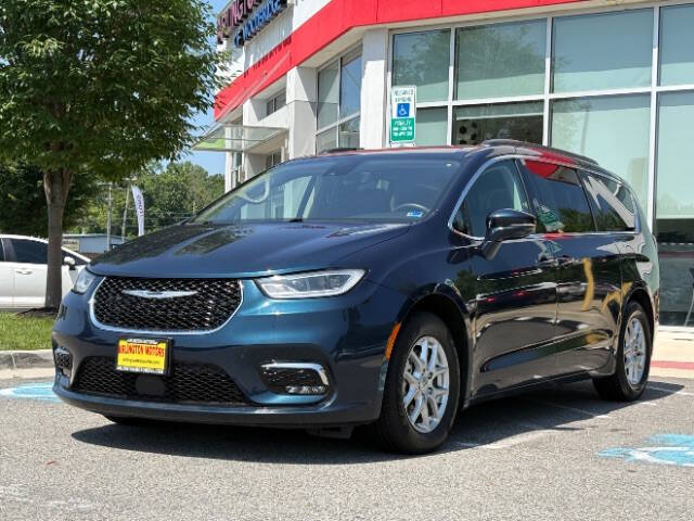 2022 Chrysler Pacifica Touring L's photo