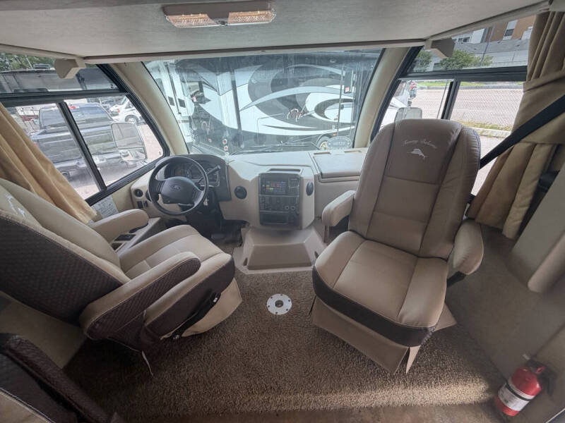 2015 Thor Motor Coach Axis