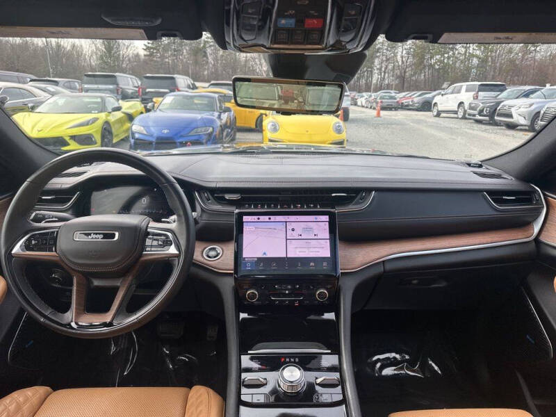 2022 Jeep Grand Cherokee Summit