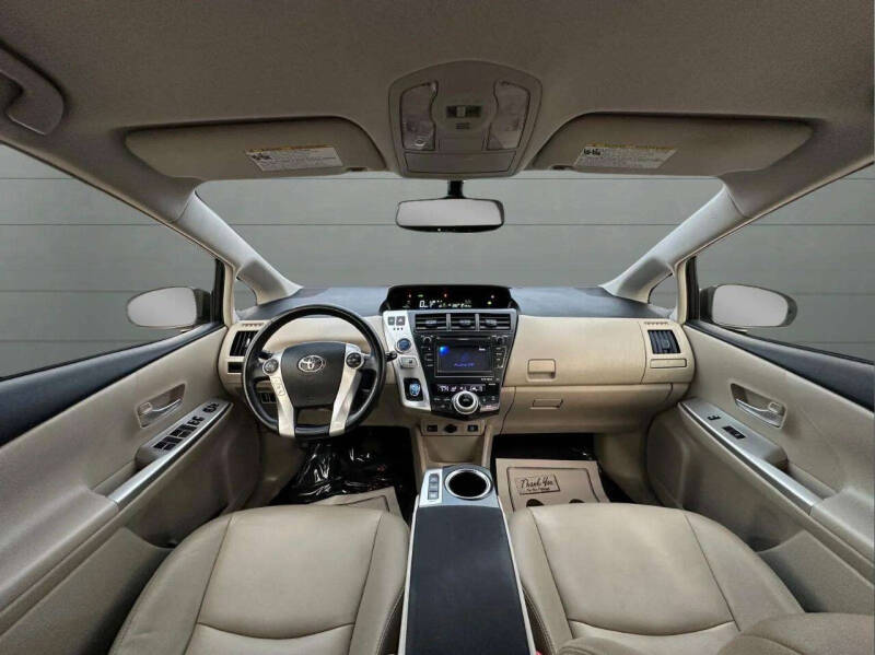 2013 Toyota Prius v Five