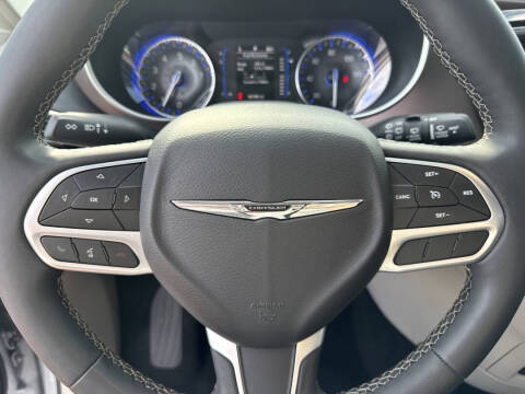 2023 Chrysler Voyager LX