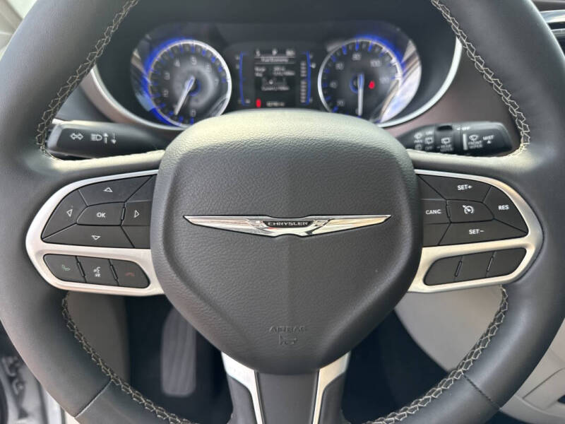 2023 Chrysler Voyager LX