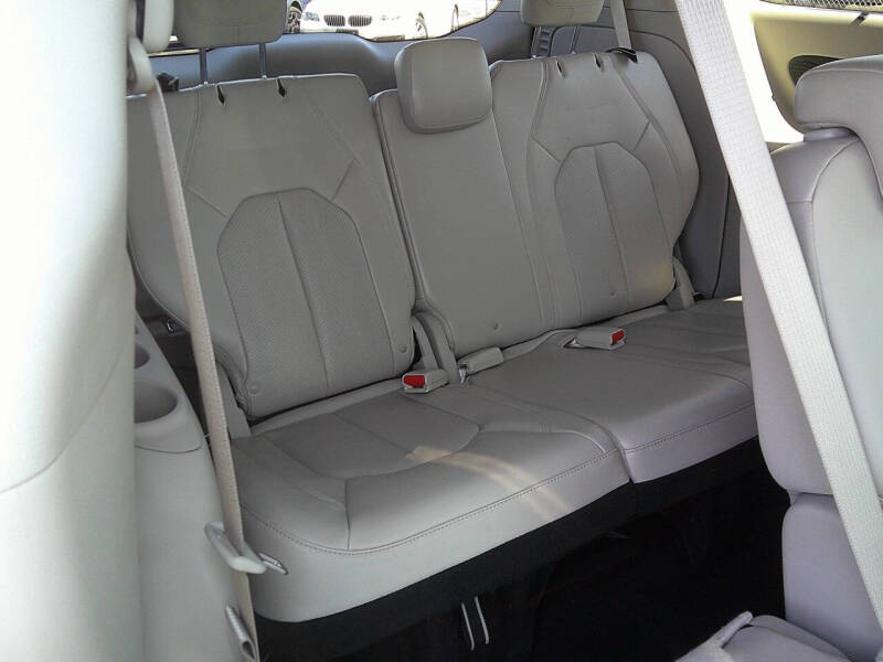 2017 Chrysler Pacifica Touring-L Plus
