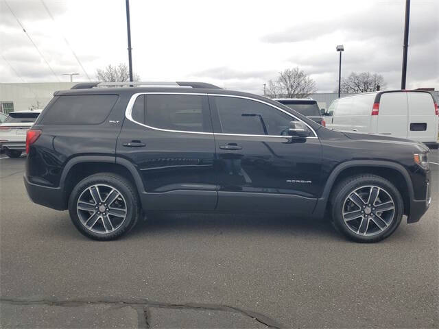 2022 GMC Acadia SLT