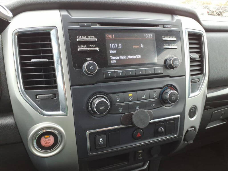 2017 Nissan Titan SV