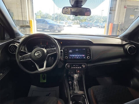 2022 Nissan Kicks SR
