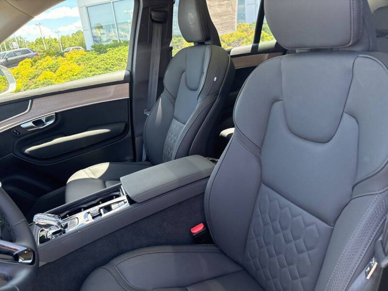 2025 Volvo XC90 B6 Plus Bright Theme 7P