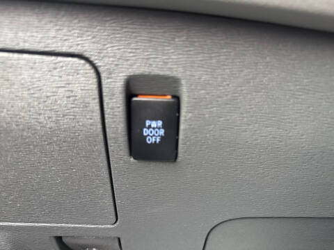 2015 Toyota Sienna LE 7-Passenger Auto Access Seat