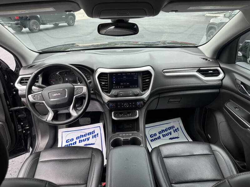 2023 GMC Acadia SLT