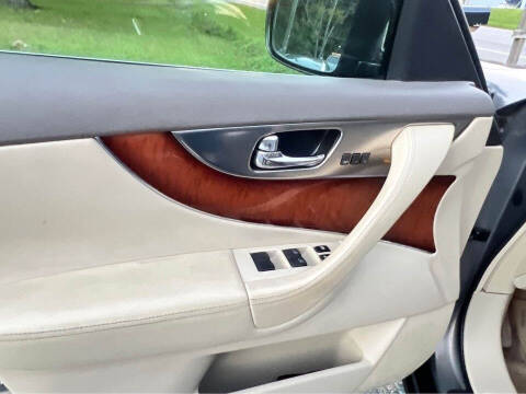 2011 Infiniti FX35