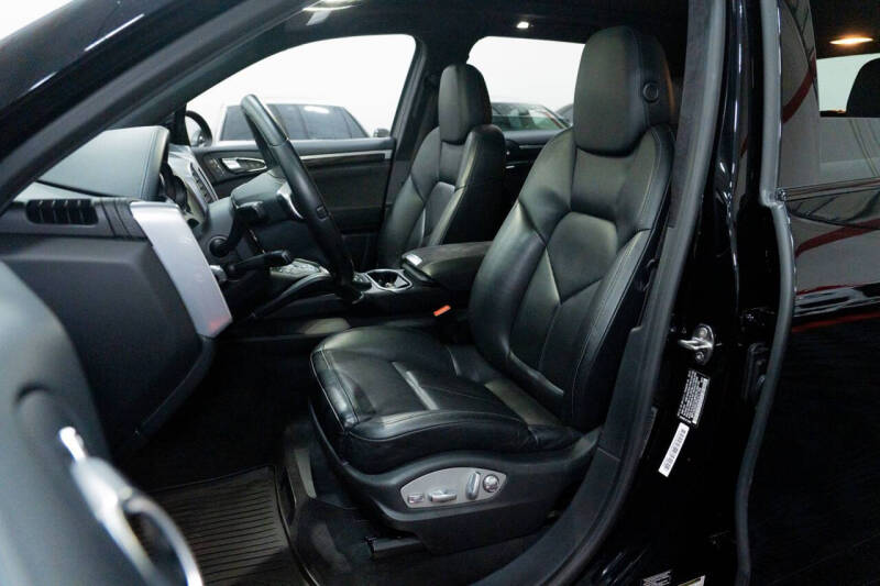 2014 Porsche Cayenne GTS