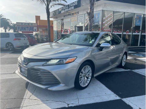 2020 Toyota Camry Hybrid for sale at AutoDeals in Daly City CA