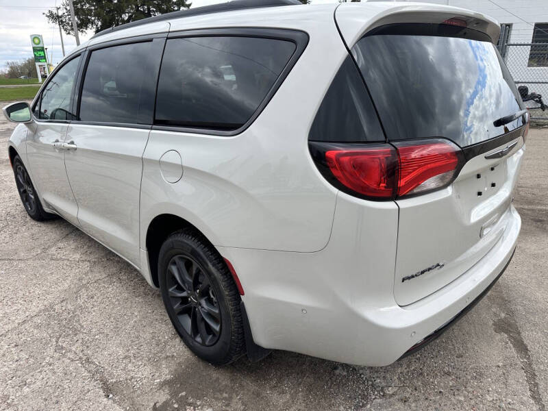 2020 Chrysler Pacifica Launch Edition