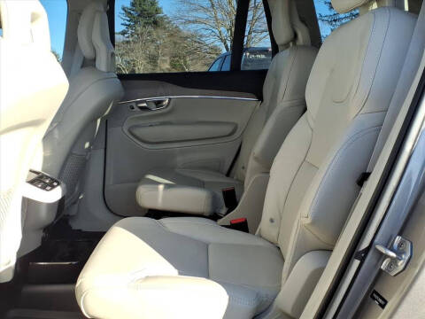 2022 Volvo XC90 T6 Inscription 6-Passenger