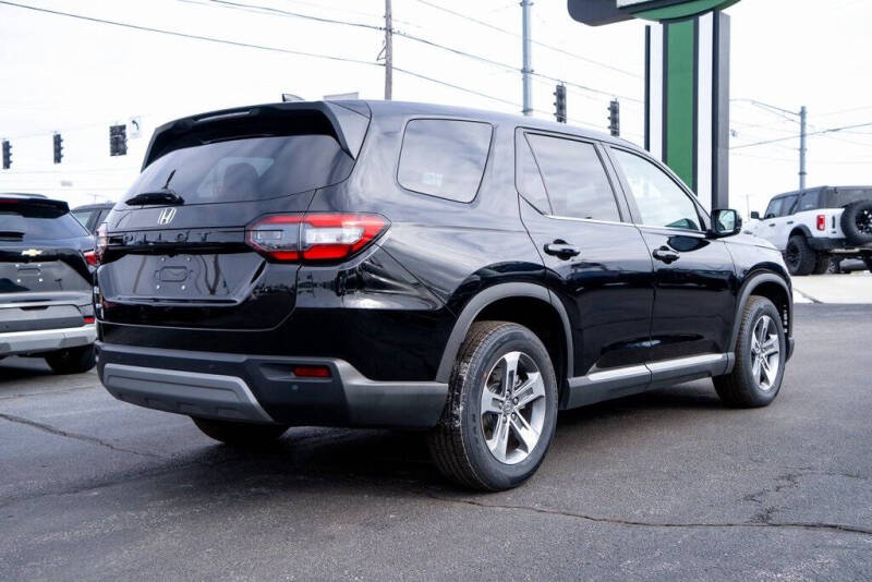 2023 Honda Pilot EX-L w/Rear Captain's Chairs