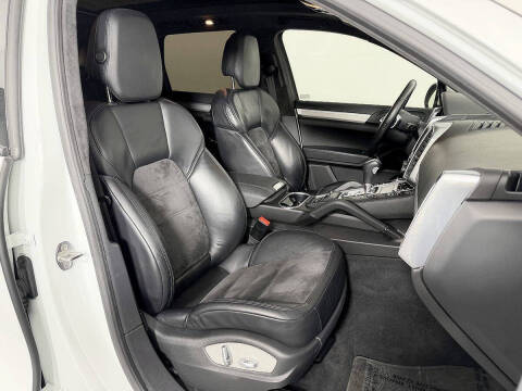 2013 Porsche Cayenne GTS