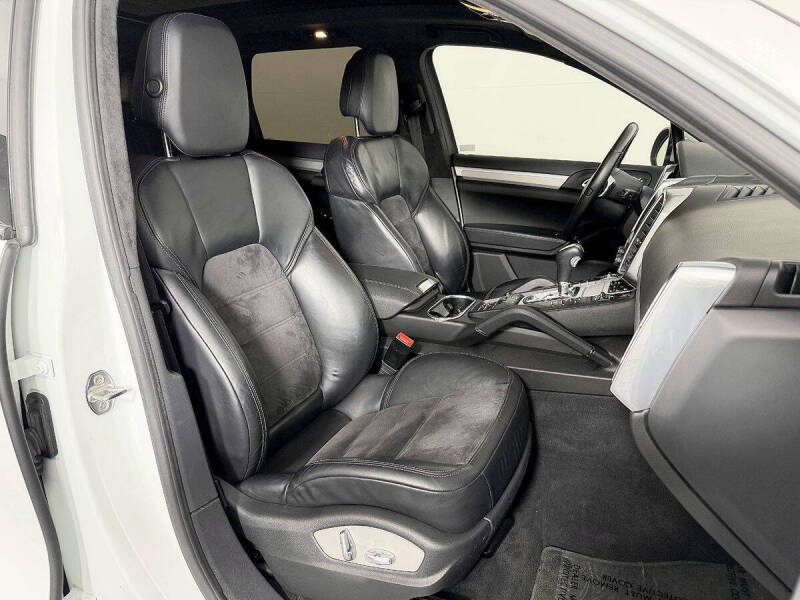 2013 Porsche Cayenne GTS