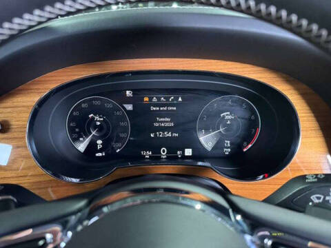 2023 Bentley Bentayga EWB V8