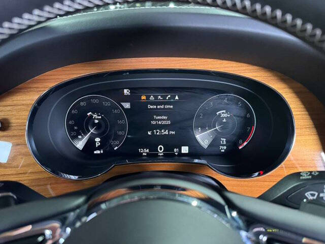 2023 Bentley Bentayga EWB V8