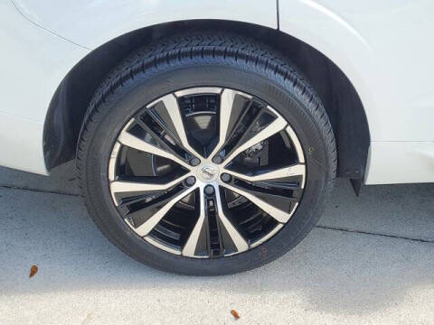 2023 Volvo XC60 B5 Plus Dark Theme