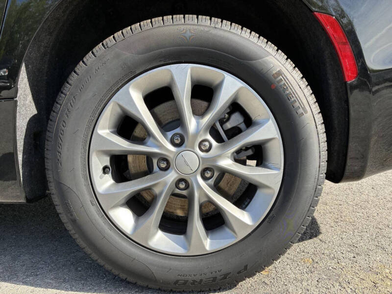 2027 Chrysler Pacifica Select
