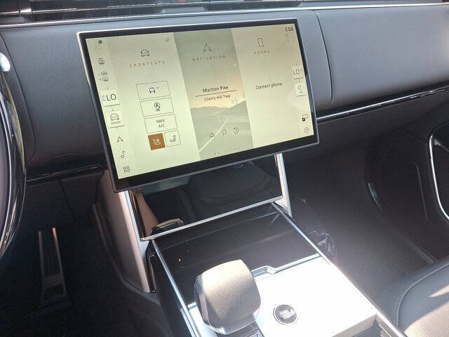 2025 Land Rover Range Rover P530 SE