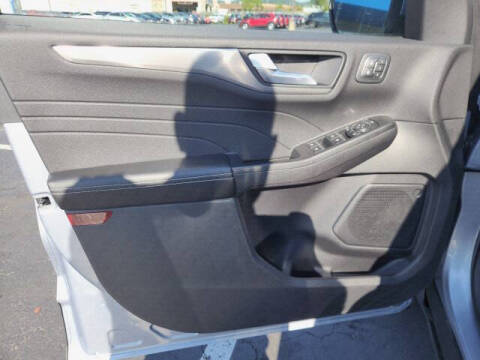 2022 Ford Escape Hybrid Titanium