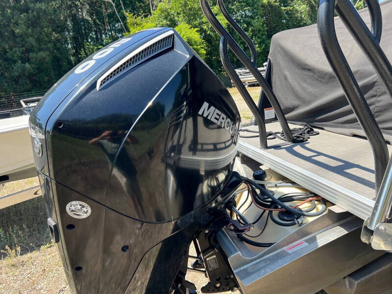 2022 Crest Pontoon Classic DLX 220 SLRC