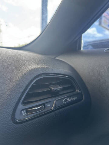 2021 Dodge Challenger SXT