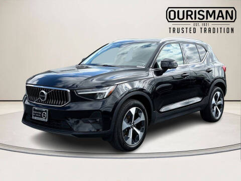 2023 Volvo XC40 B5 Plus Bright Theme