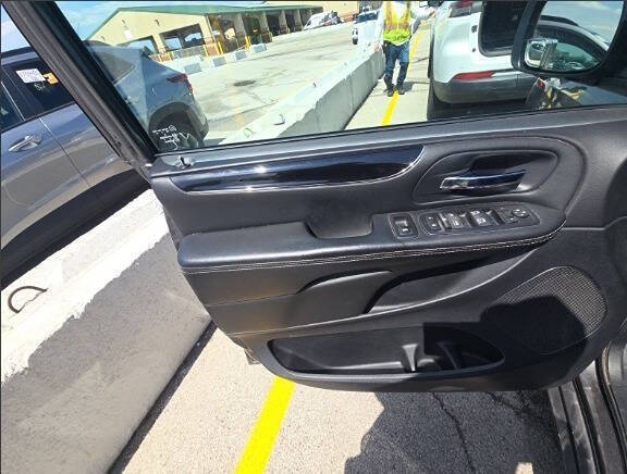 2016 Dodge Grand Caravan SXT Plus