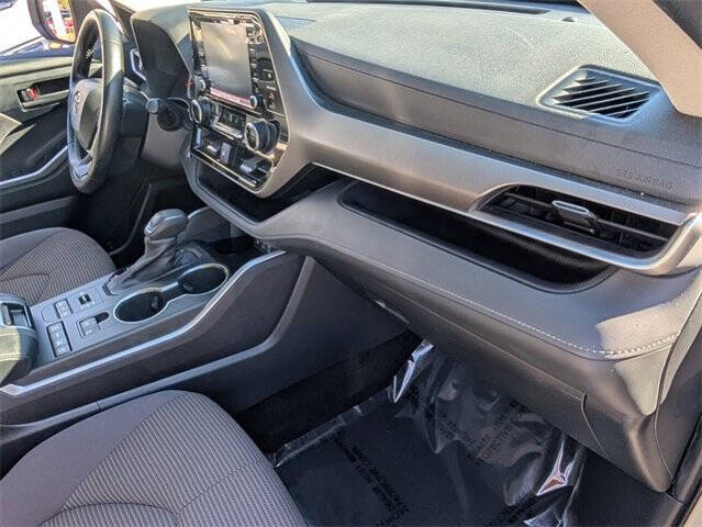 2022 Toyota Highlander LE