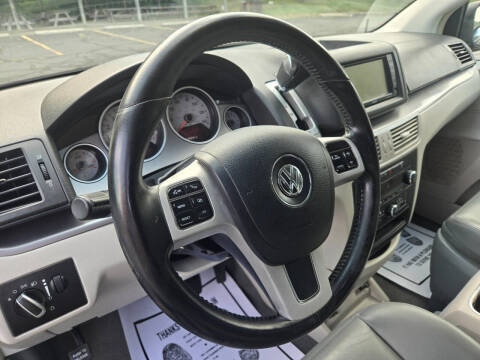 2011 Volkswagen Routan SEL