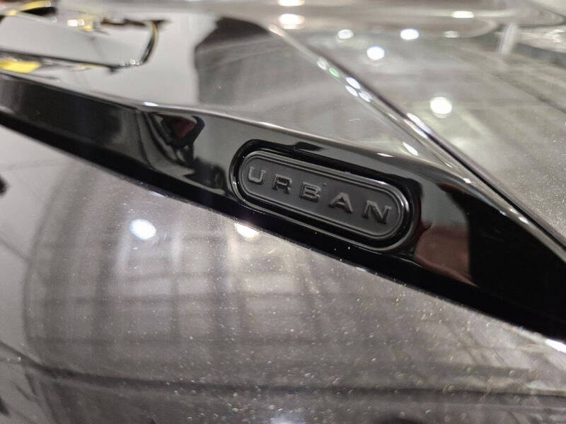 2024 Land Rover Defender 110 V8 P525