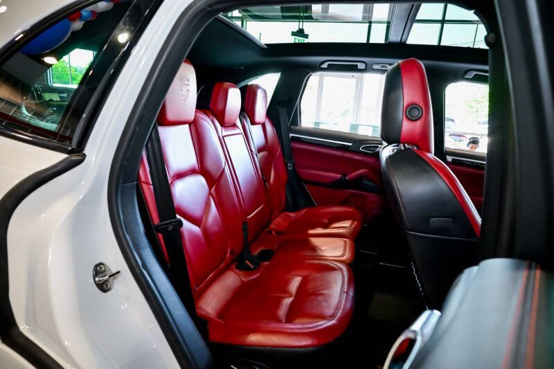 2018 Porsche Cayenne Platinum Edition
