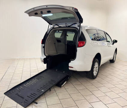 2021 Chrysler Voyager for sale at ULTIMATE MOTORS in Midlothian VA